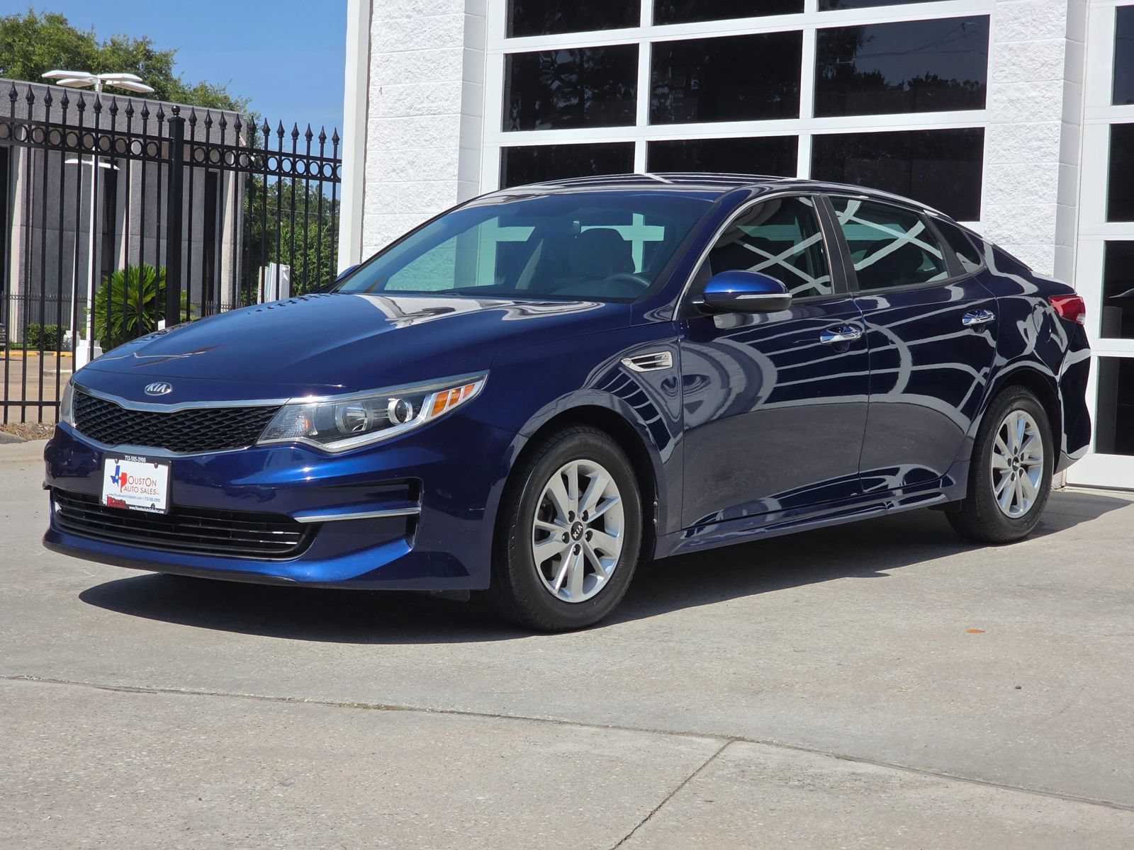 Used 2017 Kia Optima LX w/ Convenience Package FWD image 9