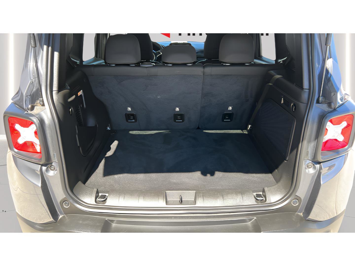 Used 2023 Jeep Renegade Latitude w/ Sun & Fun Group AWD/4WD image 16