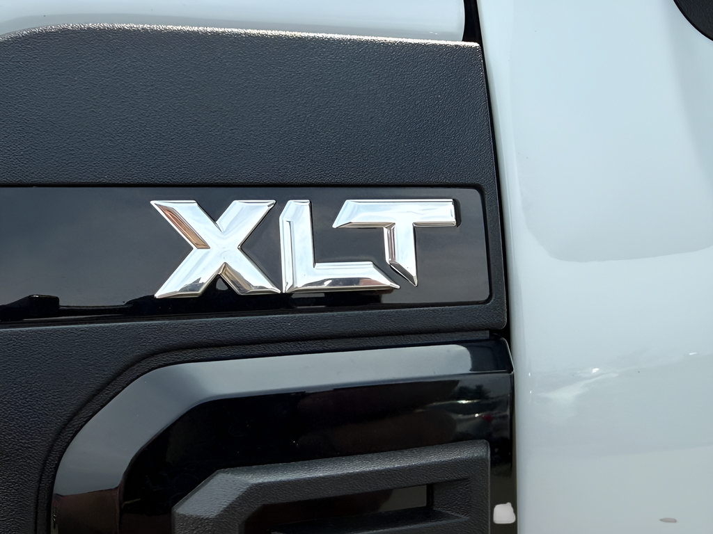 New 2026 Ford F250 XLT w/ XLT Premium Package AWD/4WD image 18
