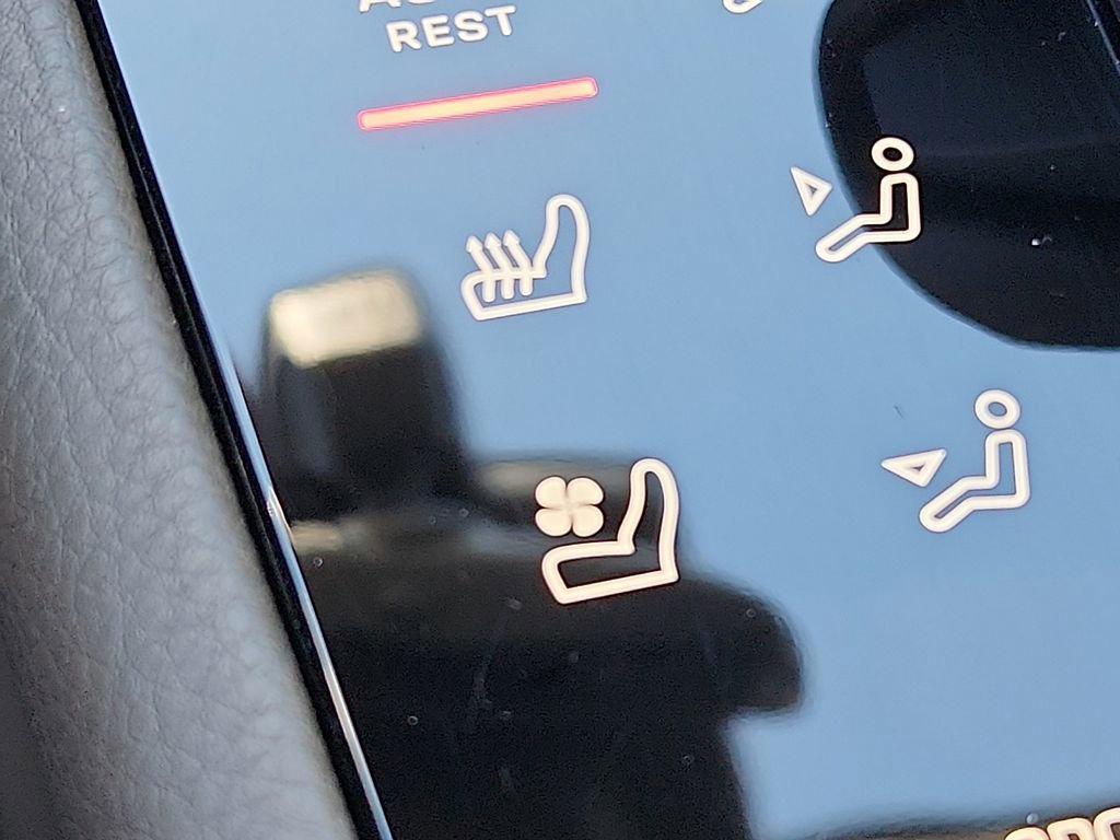 Certified 2025 Porsche Macan image 21