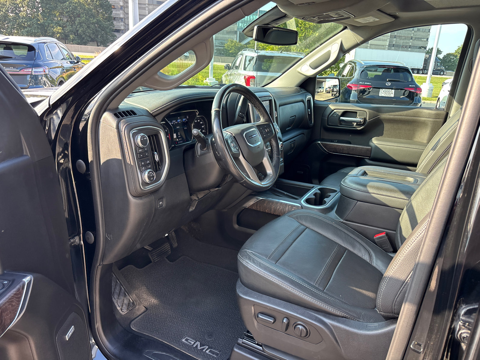 Used 2022 GMC Sierra 1500 Denali w/ Denali Premium Package AWD/4WD image 24