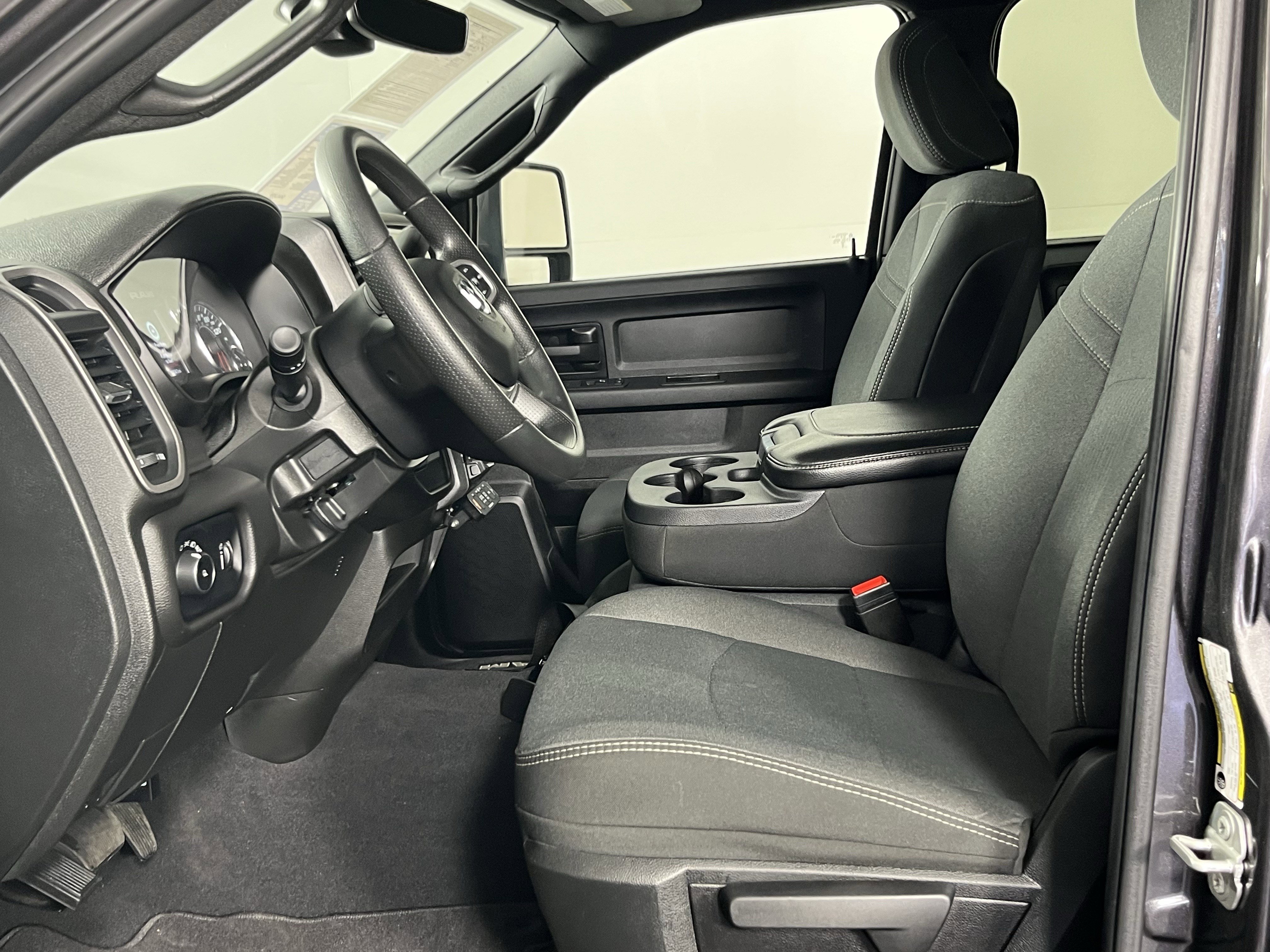 Used 2024 RAM 3500 Tradesman w/ Chrome Appearance Group image 11