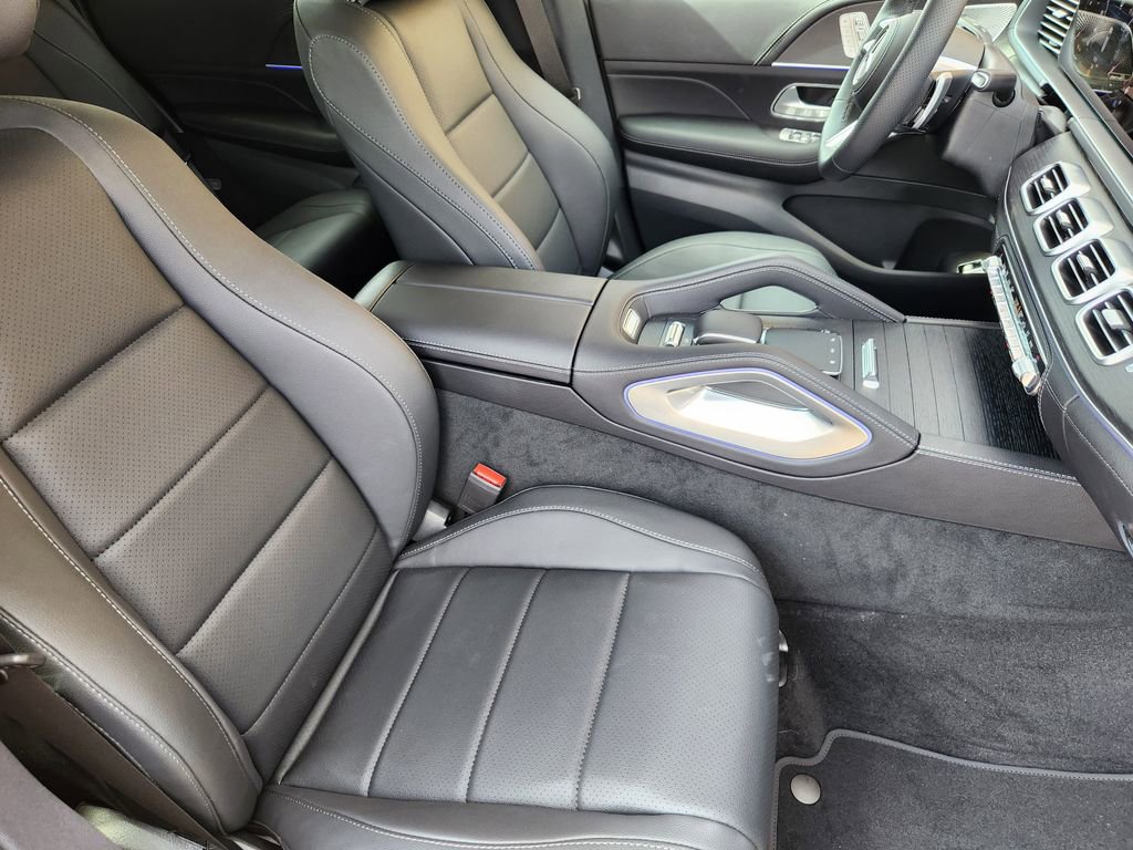 Used 2025 Mercedes-Benz GLS 450 4MATIC image 13