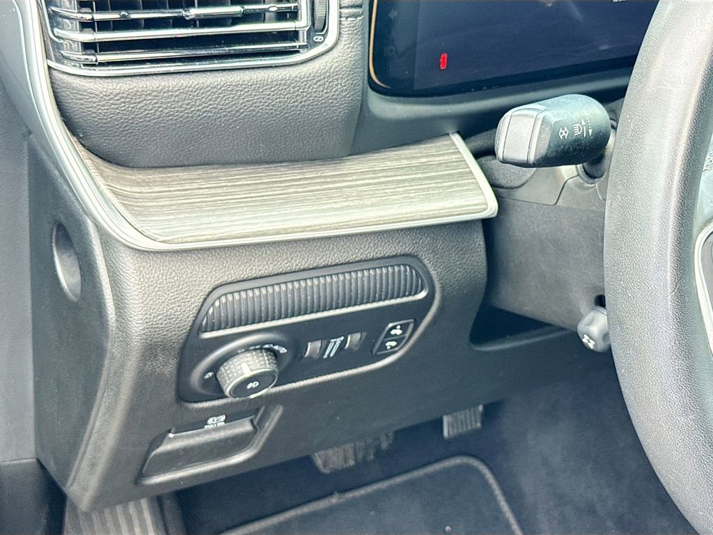 Used 2023 Jeep Wagoneer L Series II AWD/4WD image 11