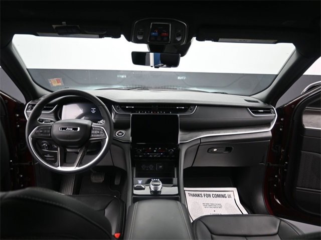 Used 2025 Jeep Grand Cherokee Limited w/ Luxury Tech Group II image 27