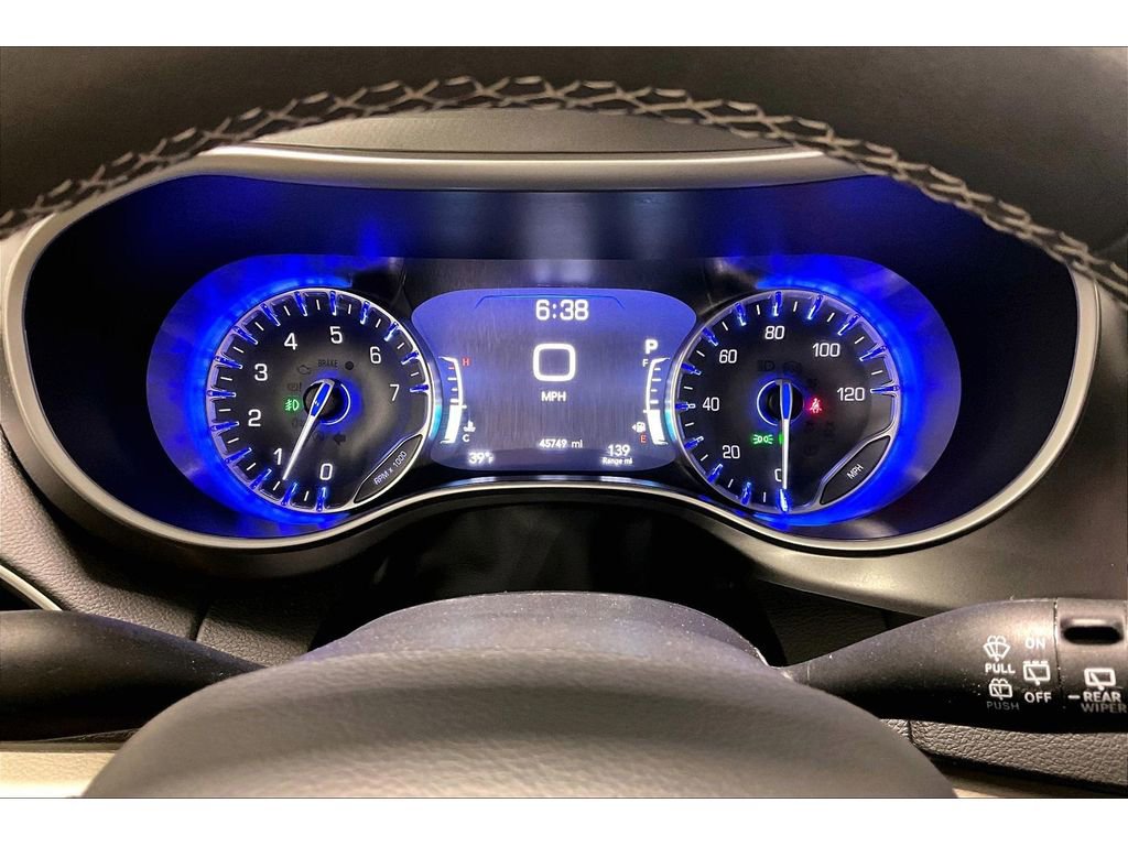 Used 2024 Chrysler Pacifica Touring-L image 21