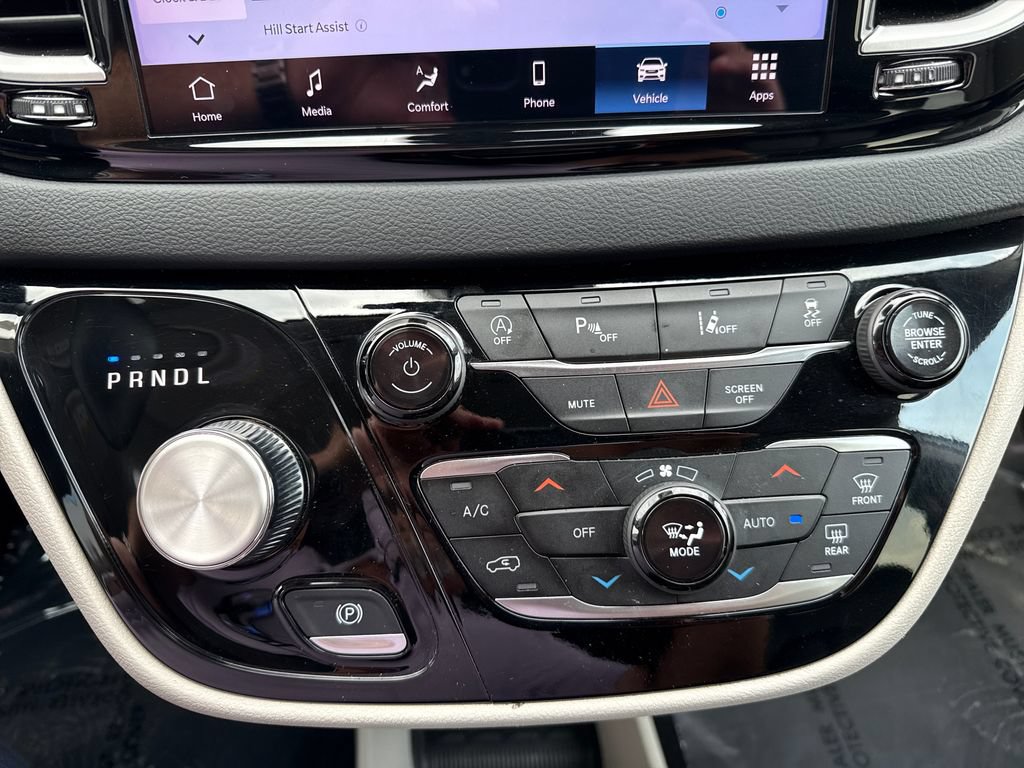 Used 2024 Chrysler Pacifica Touring-L FWD image 15