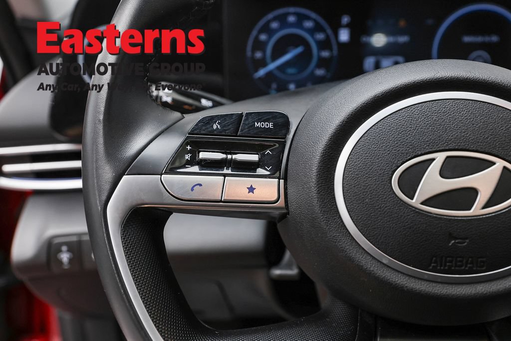 Used 2025 Hyundai Elantra SEL FWD image 16