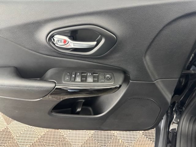 Used 2021 Jeep Cherokee Latitude Plus w/ Sun & Sound Group AWD/4WD image 22