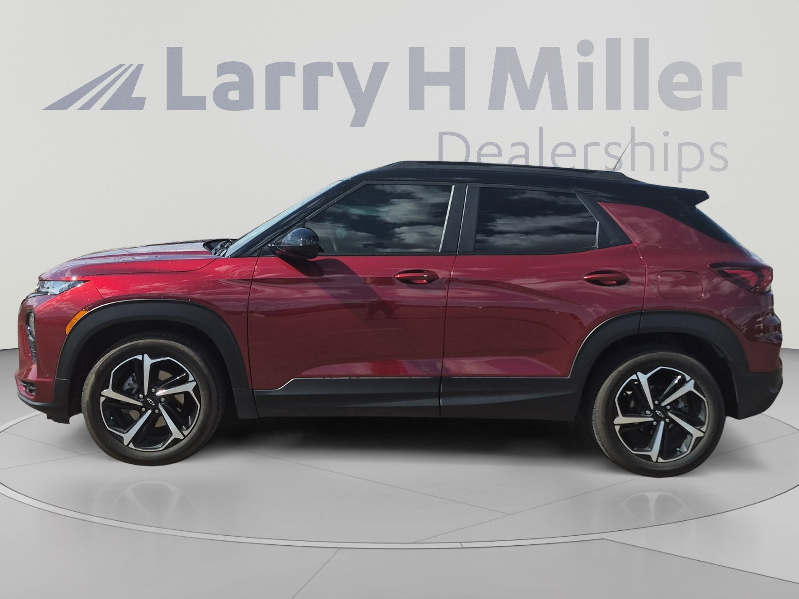 Used 2022 Chevrolet TrailBlazer RS w/ Sun and Liftgate Package FWD image 2