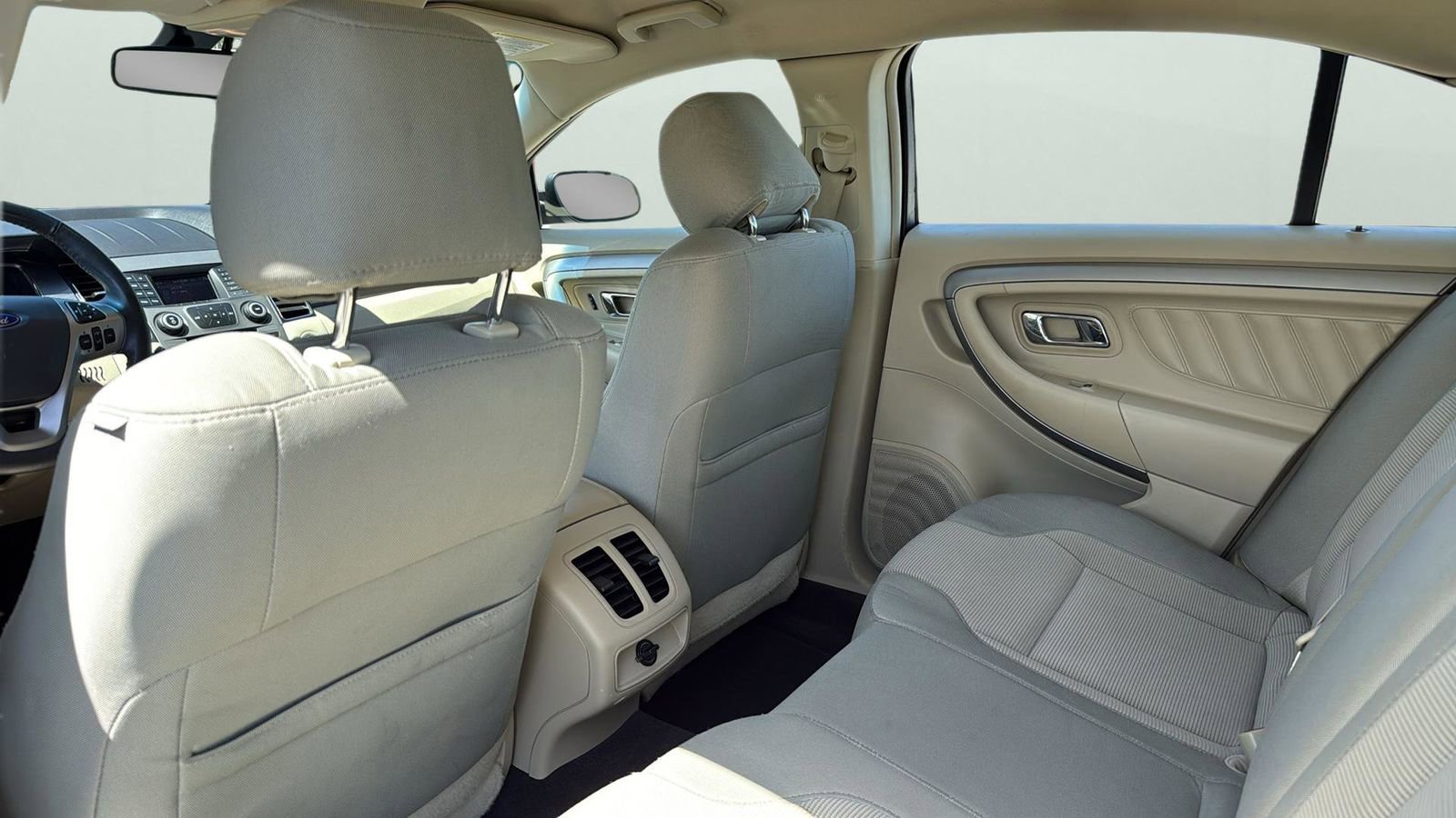 Used 2014 Ford Taurus SEL image 26