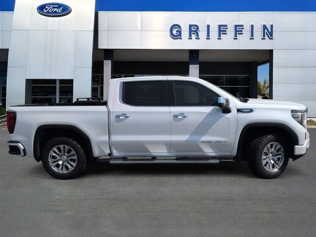 Used 2023 GMC Sierra 1500 Denali w/ Technology Package AWD/4WD image 3