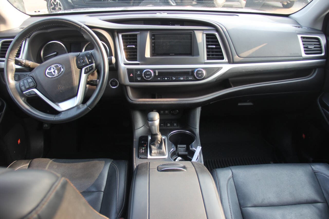 Used 2018 Toyota Highlander Limited AWD 4dr SUV image 20