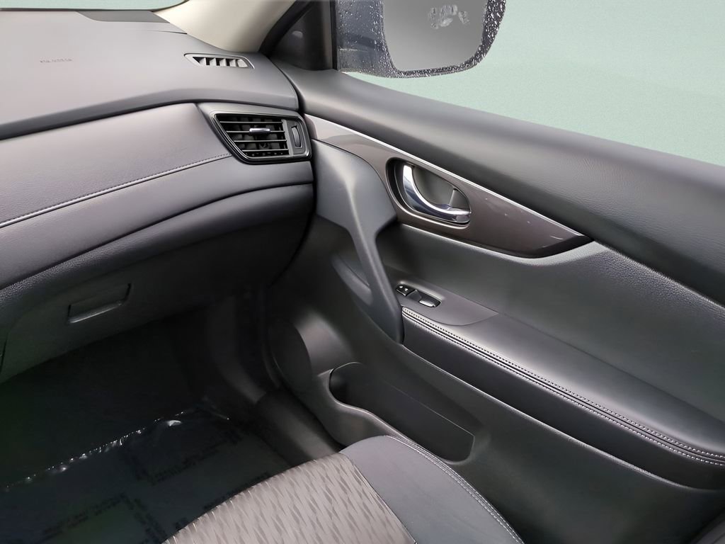 Used 2019 Nissan Rogue SV image 17