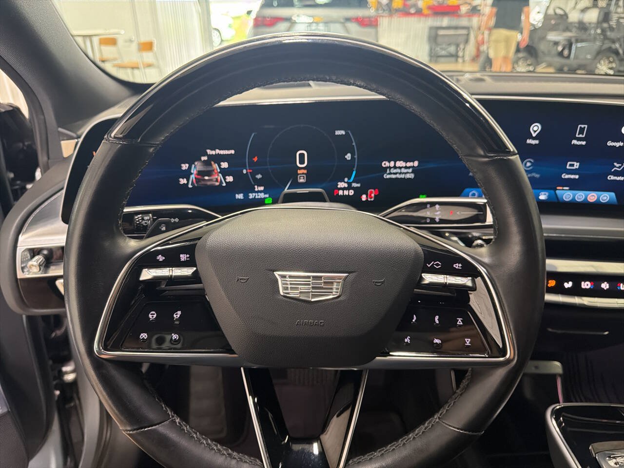 Used 2024 Cadillac Lyriq Luxury AWD/4WD image 14