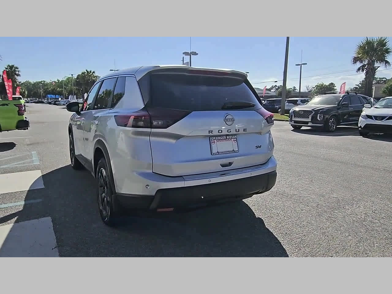 Used 2024 Nissan Rogue SV image 29