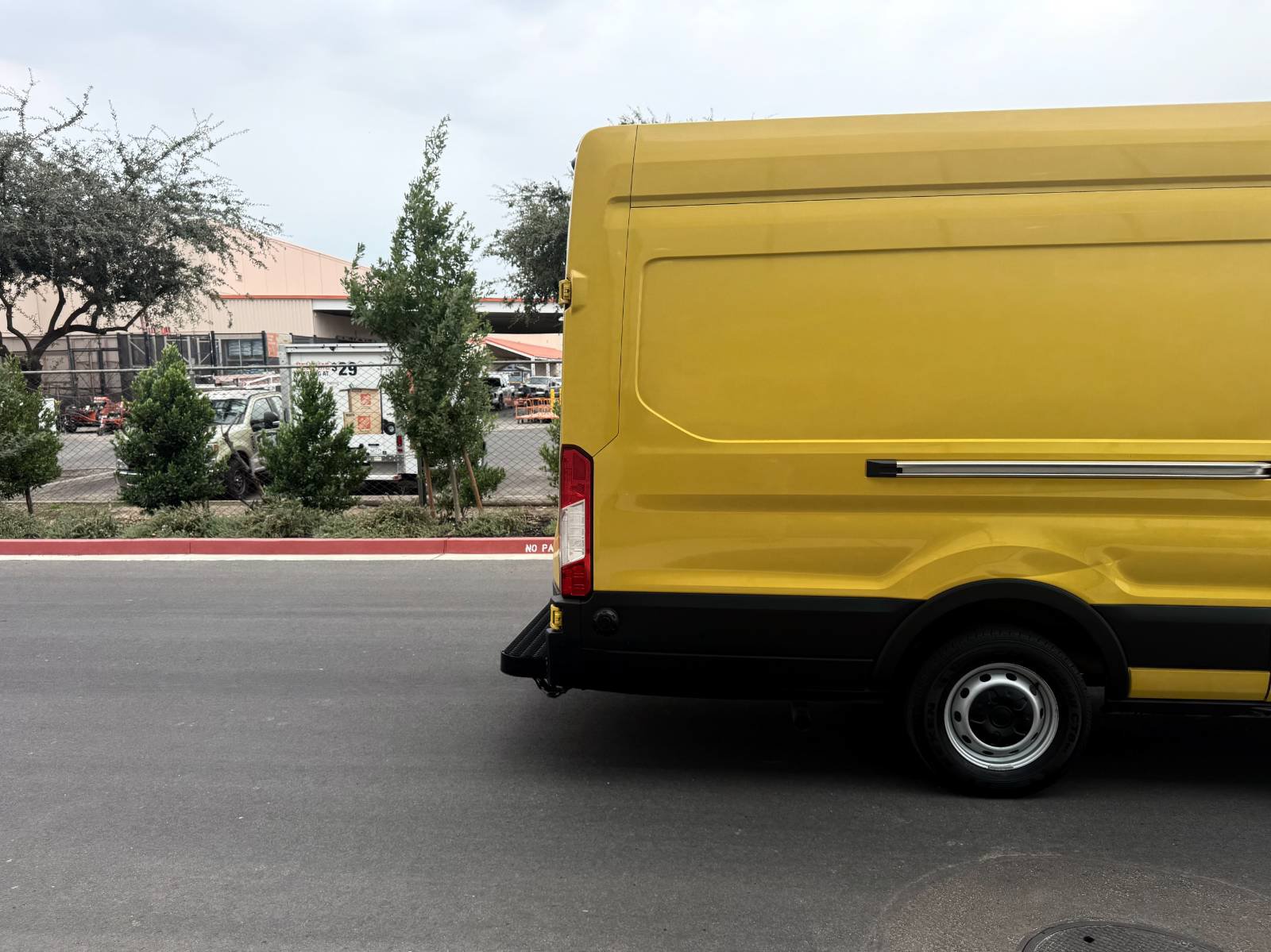 Used 2022 Ford Transit 250 148 High Roof Extended w/ Parcel Delivery Package RWD image 5