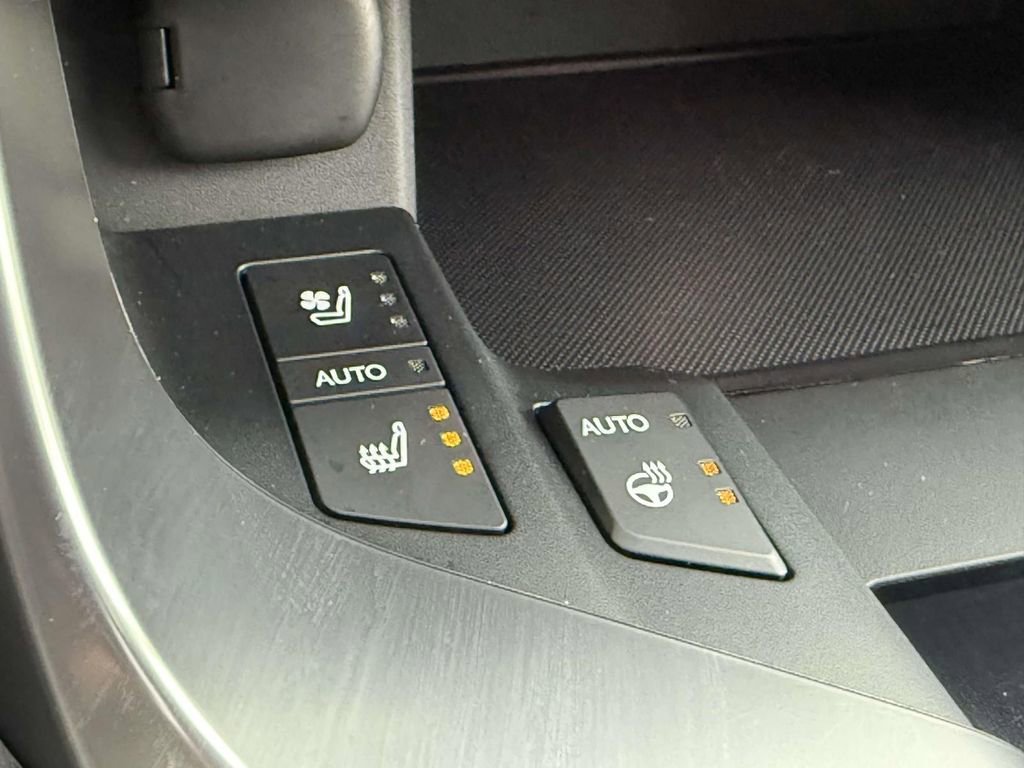 Used 2025 Lexus LX 600 4WD w/ Accessory Package (Z1) image 27