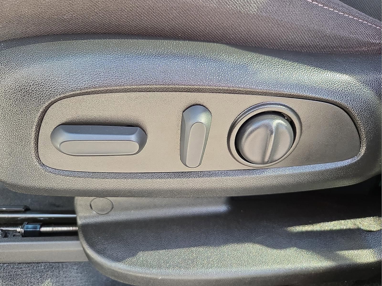 Used 2023 Chevrolet Traverse LT AWD/4WD image 16