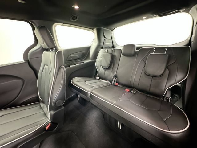New 2027 Chrysler Pacifica Limited w/ S Appearance Package AWD/4WD image 27