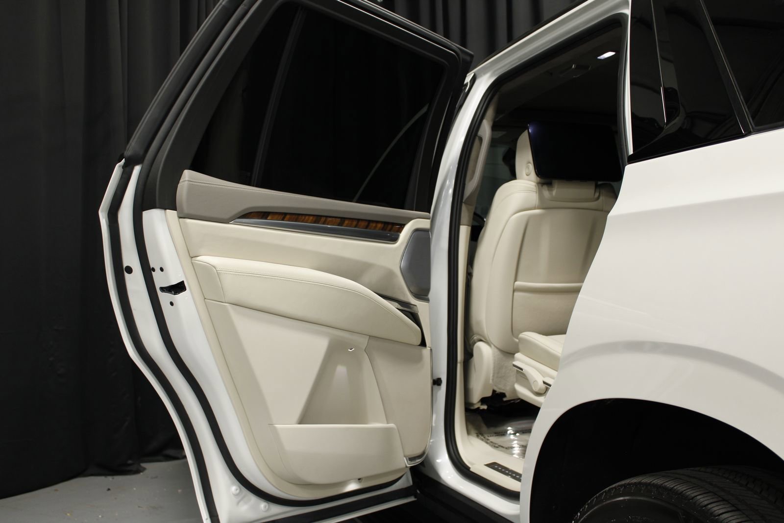 Used 2025 Cadillac Escalade Sport Platinum AWD/4WD image 5