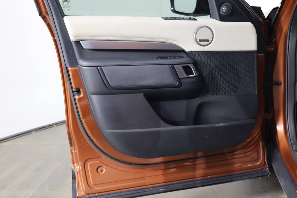 Used 2022 Land Rover Discovery HSE R-Dynamic AWD/4WD image 18