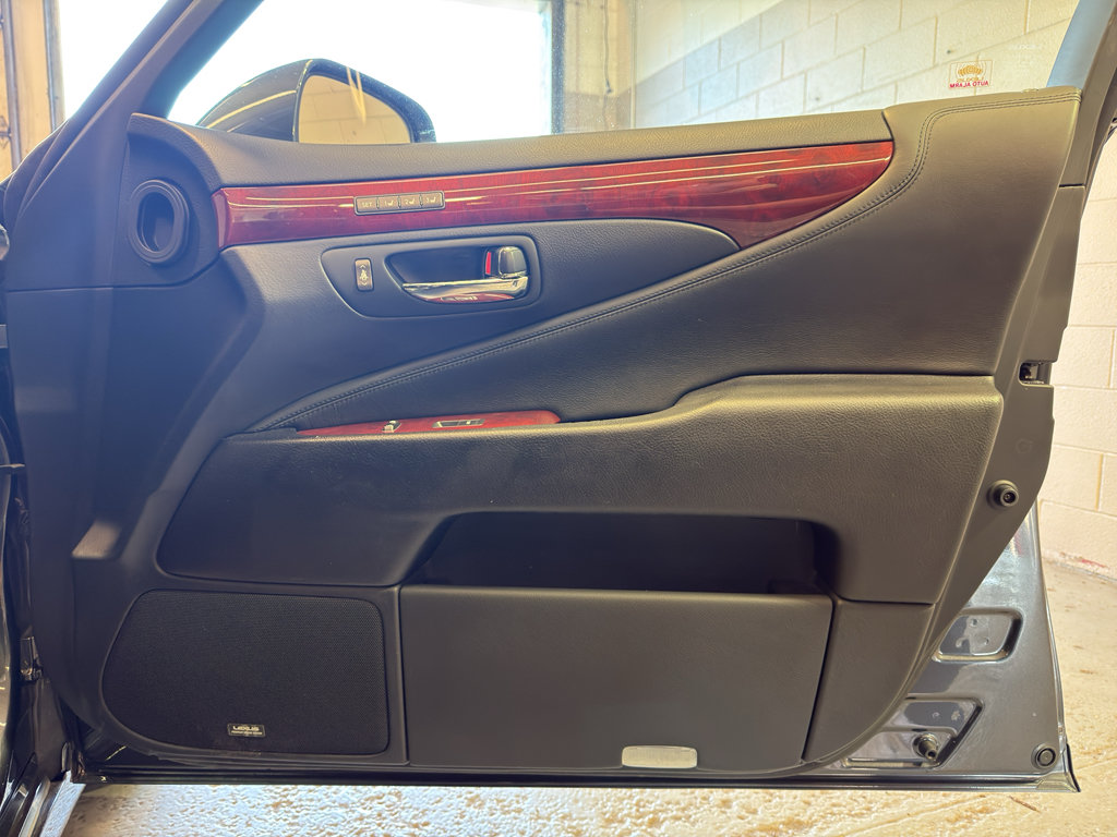 Used 2011 Lexus LS 460 AWD w/ Comfort Pkg image 23