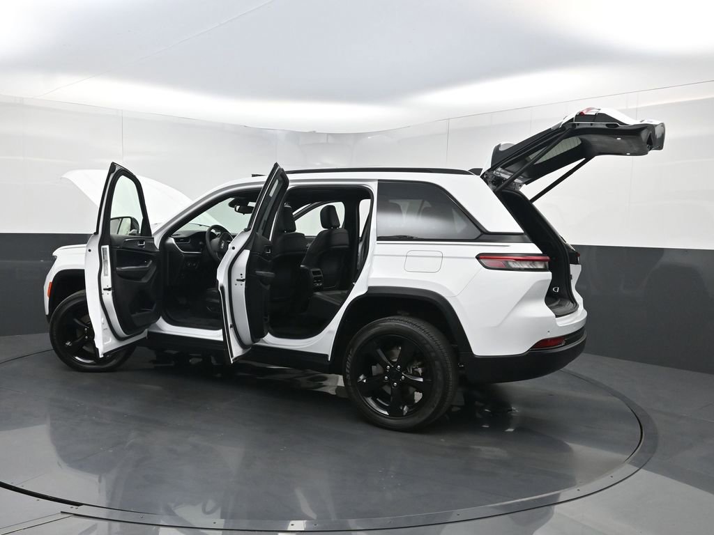 Used 2023 Jeep Grand Cherokee Altitude AWD/4WD image 40