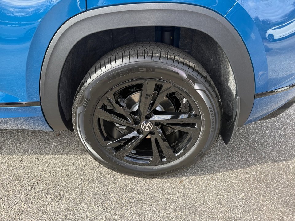 New 2026 Volkswagen Atlas Cross Sport SEL R-Line image 22