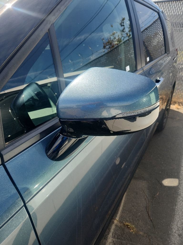 Used 2024 Kia Carnival EX FWD image 5