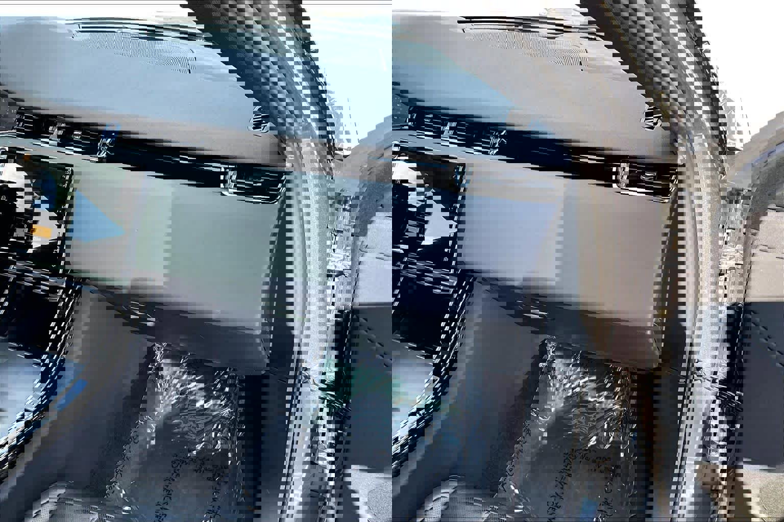 Used 2024 Land Rover Range Rover Evoque Dynamic SE AWD/4WD image 35