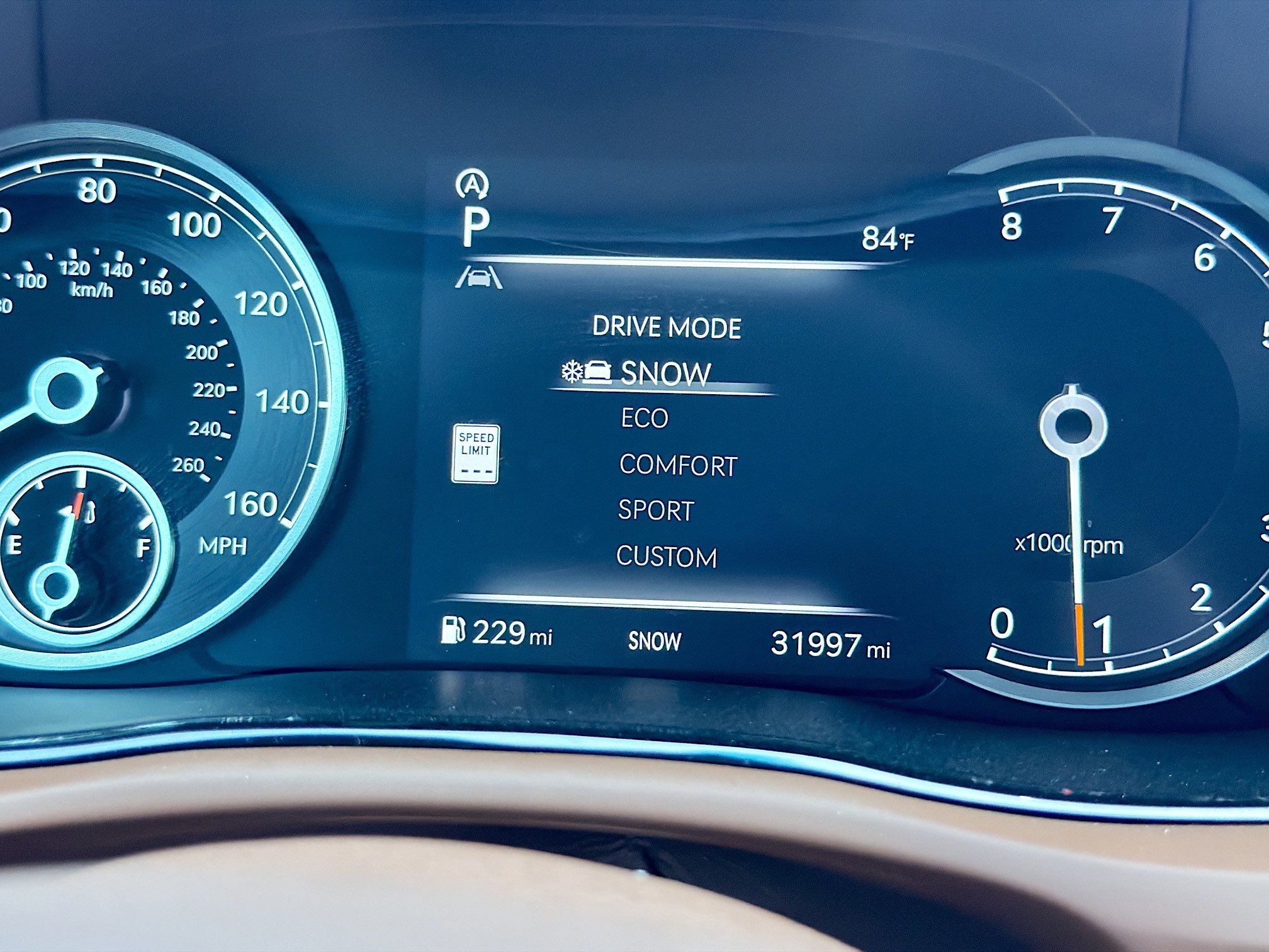 Used 2024 Genesis GV70 2.5T w/ Advanced Package image 30