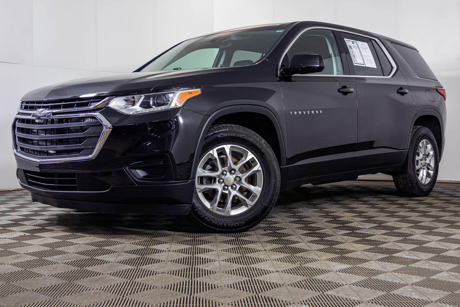 Used 2019 Chevrolet Traverse LS image 2