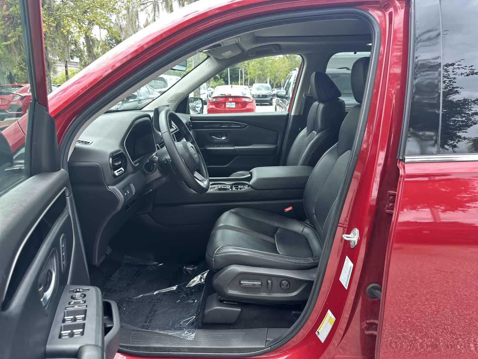 Used 2024 Honda Pilot Touring image 2