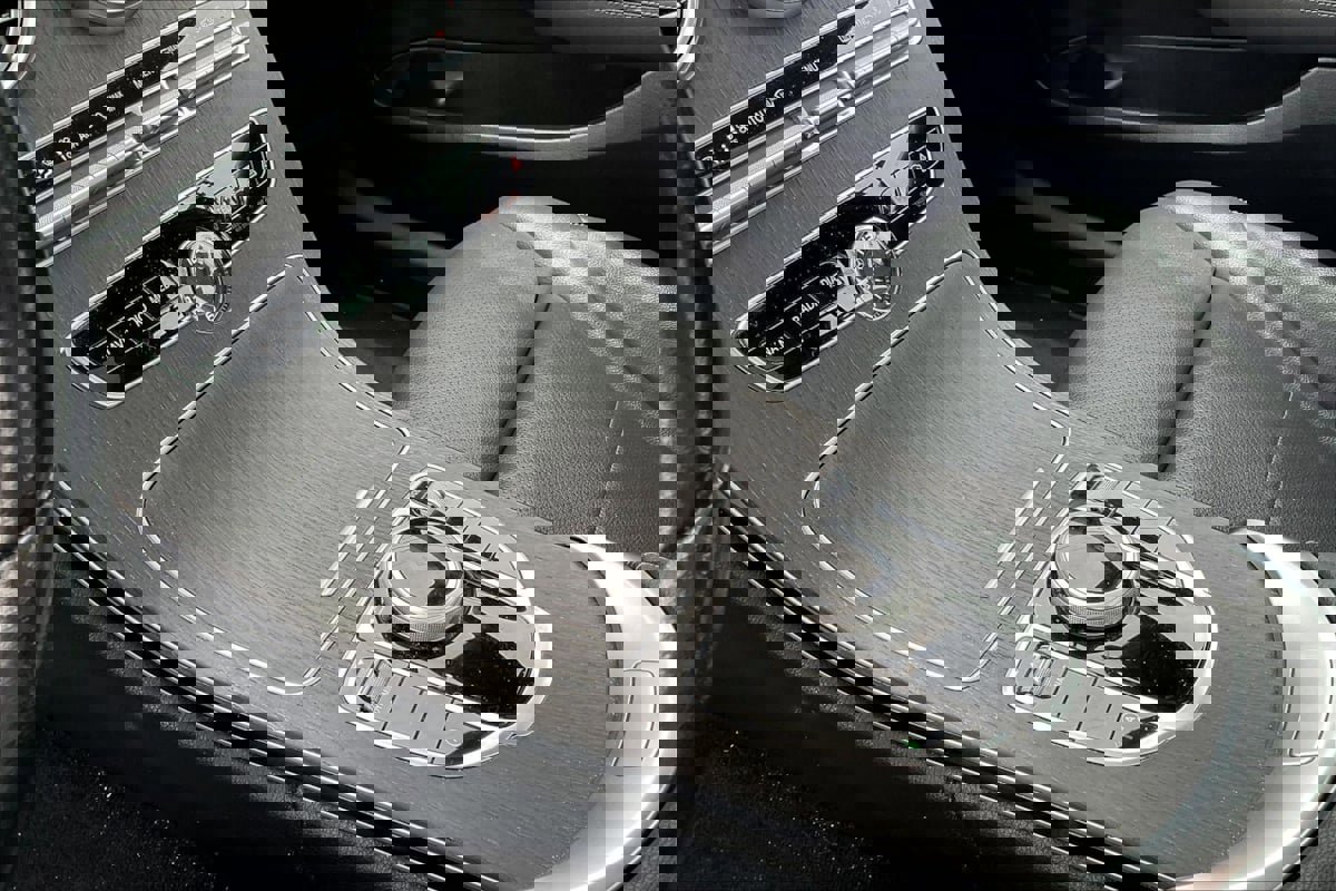 Used 2020 Mercedes-Benz C 300 Sedan w/ Premium Package image 15