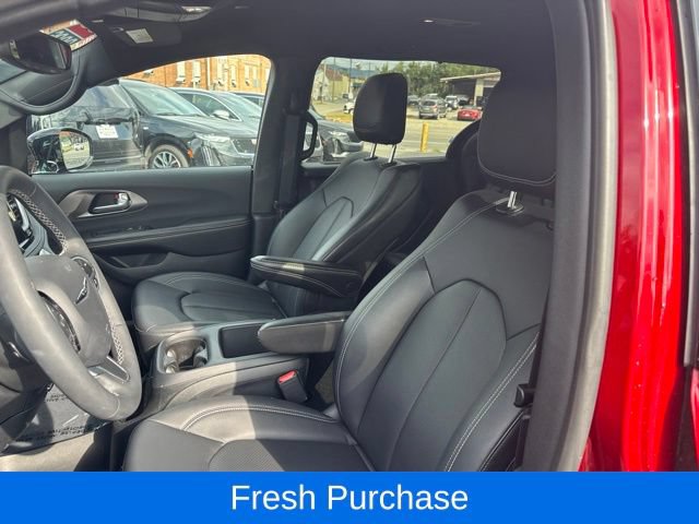 Used 2026 Chrysler Pacifica Select FWD image 5