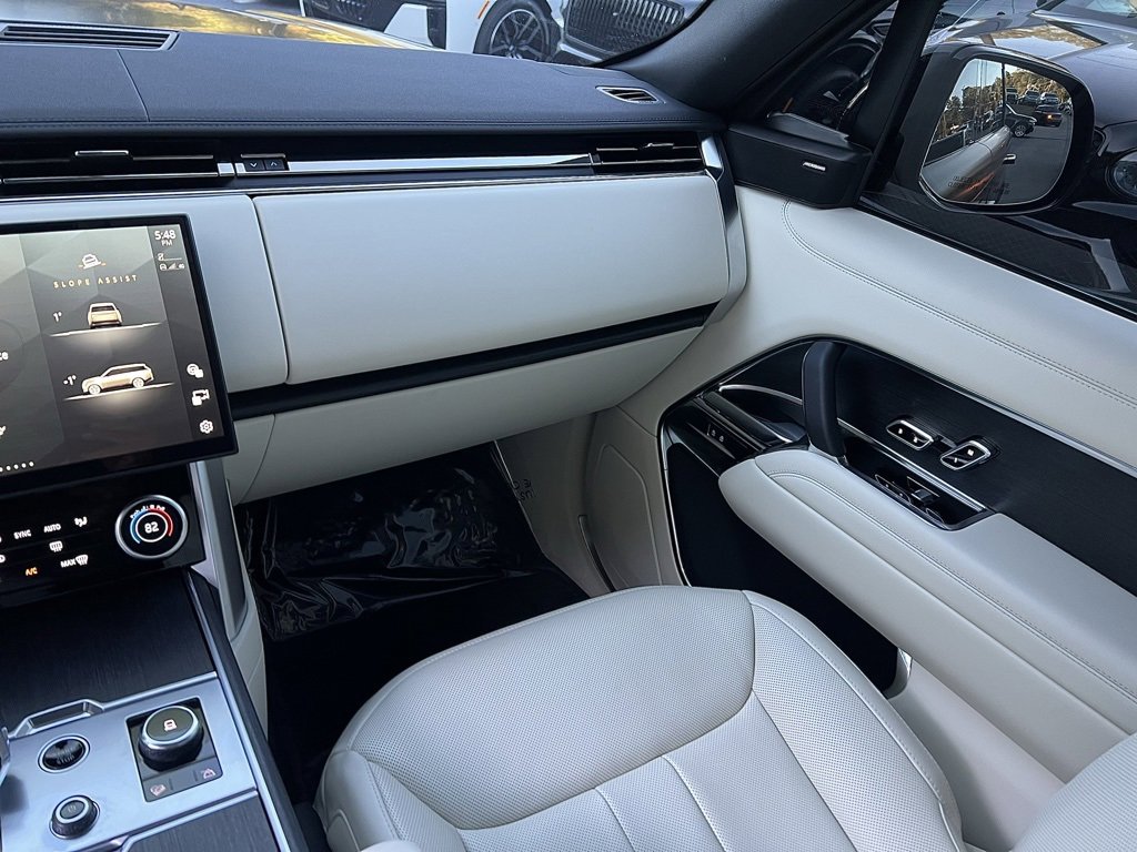 Used 2023 Land Rover Range Rover SE image 36