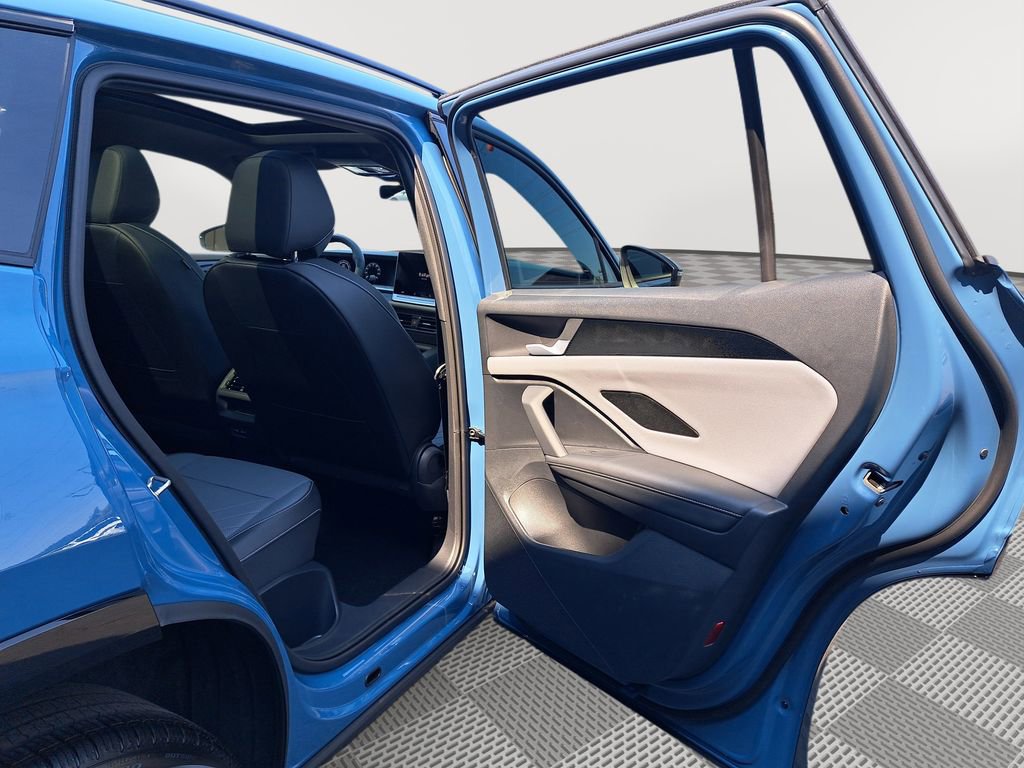 New 2025 Volkswagen Tiguan SE R-Line AWD/4WD image 15