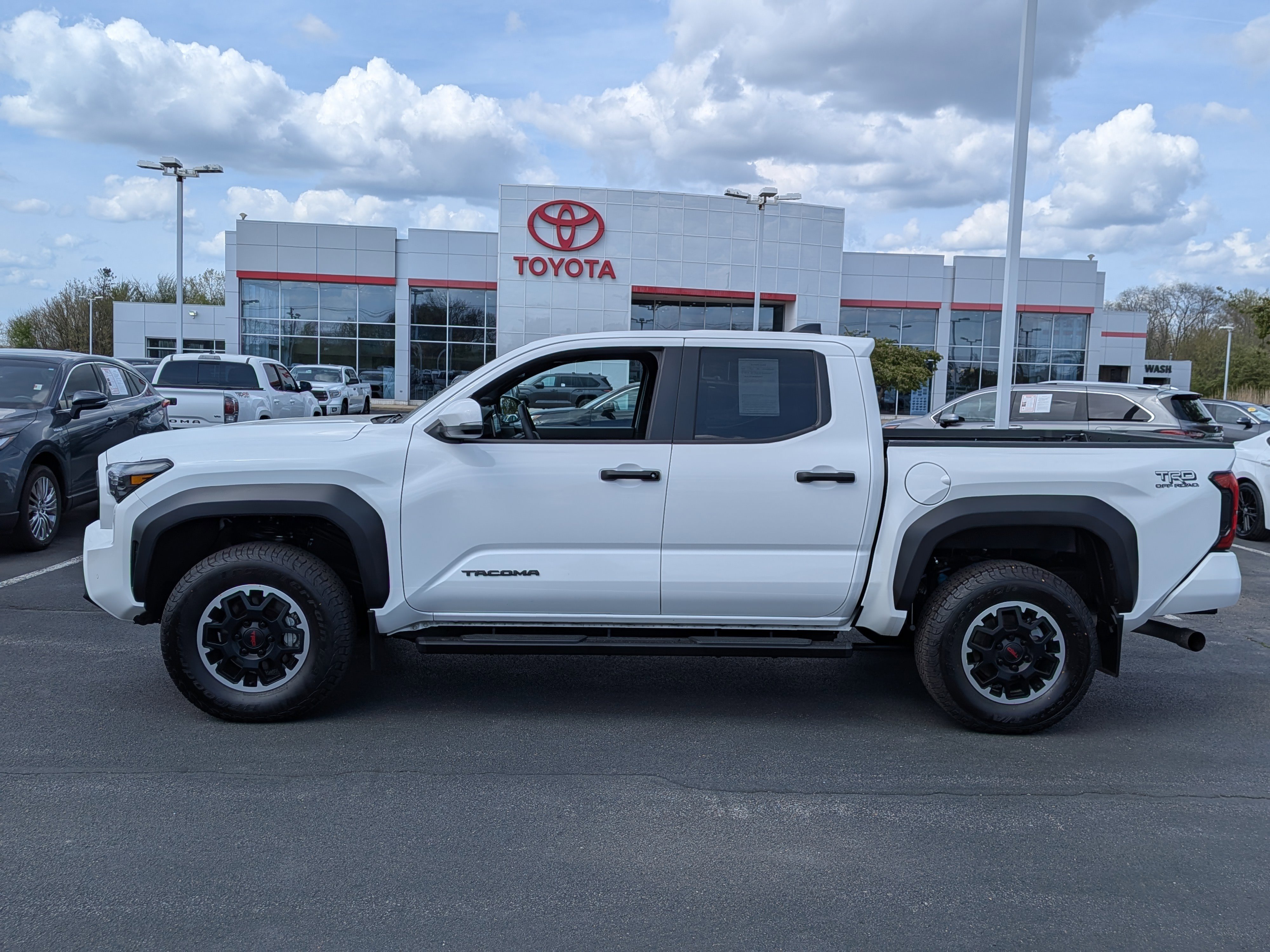 Used 2024 Toyota Tacoma TRD Off-Road w/ TRD Off Road Upgrade Package AWD/4WD image 5
