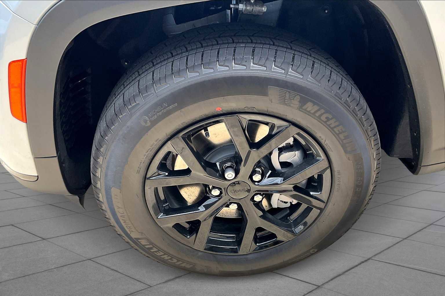 New 2025 Jeep Grand Cherokee L Altitude image 11