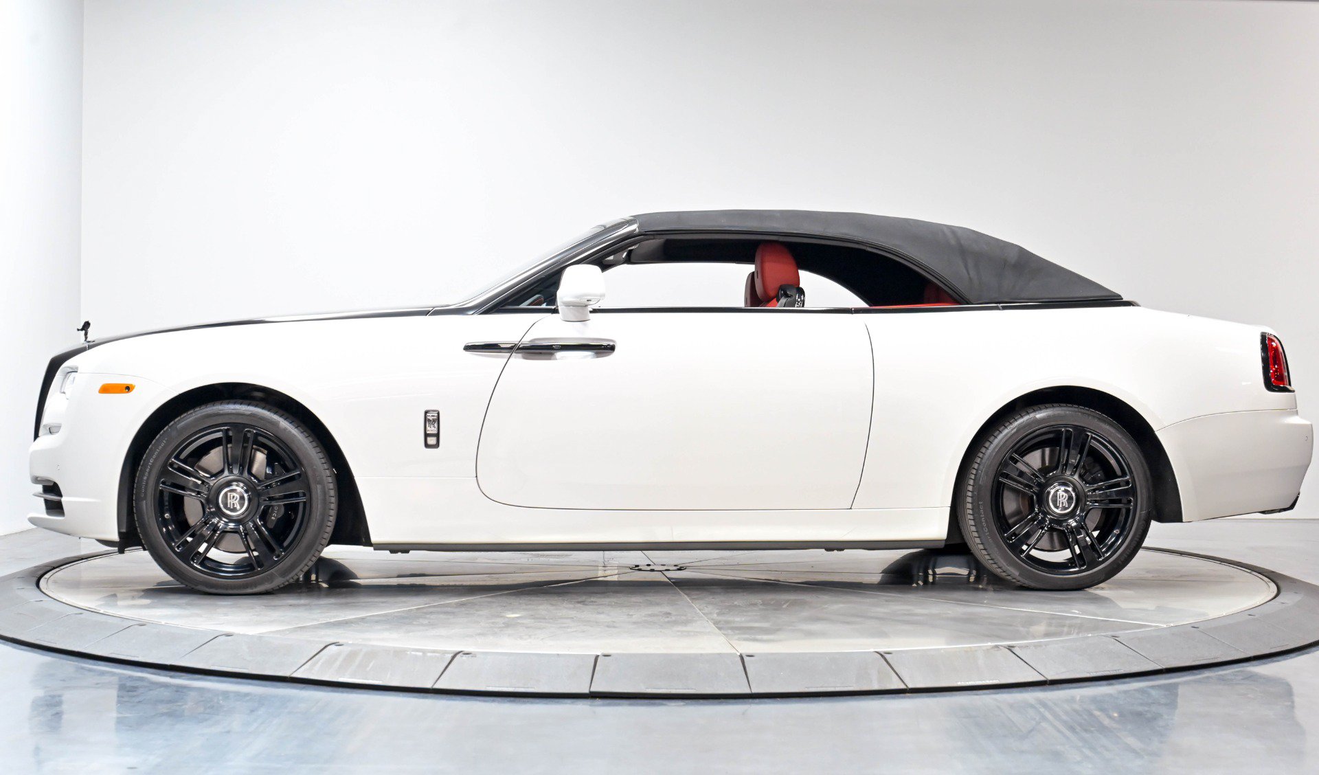 Used 2017 Rolls-Royce Dawn RWD image 36