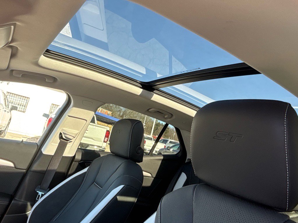 New 2025 Buick Envision Sport Touring image 14