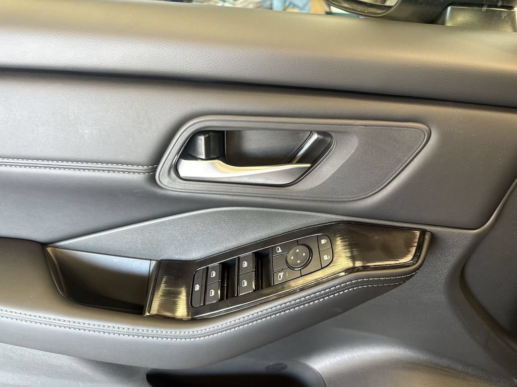 New 2026 Nissan Rogue Dark Armor AWD/4WD image 15