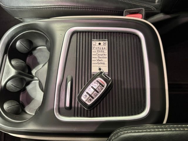 Used 2022 Chrysler Pacifica Touring-L FWD image 23