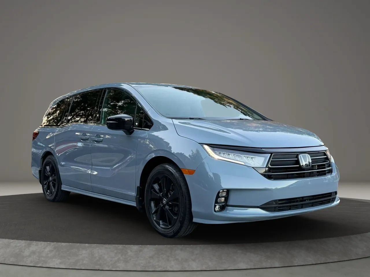 Used 2024 Honda Odyssey Sport image 3