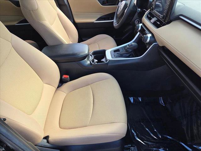 Used 2021 Toyota RAV4 LE image 19