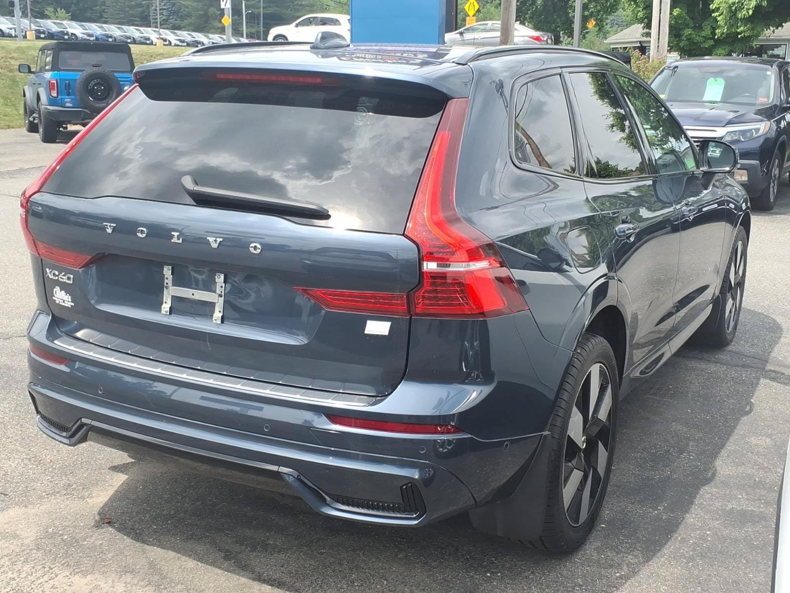 Used 2024 Volvo XC60 T8 Plus w/ Protection Package Premier AWD/4WD image 4
