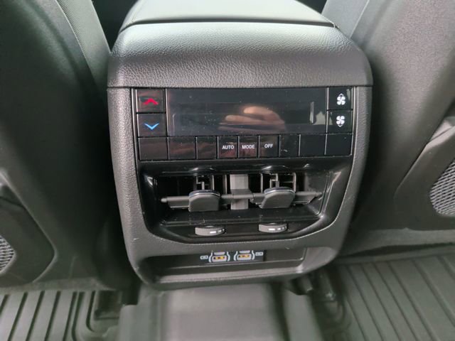 Used 2024 Jeep Grand Cherokee L Laredo AWD/4WD image 15