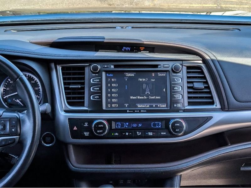 Used 2019 Toyota Highlander XLE AWD/4WD image 22
