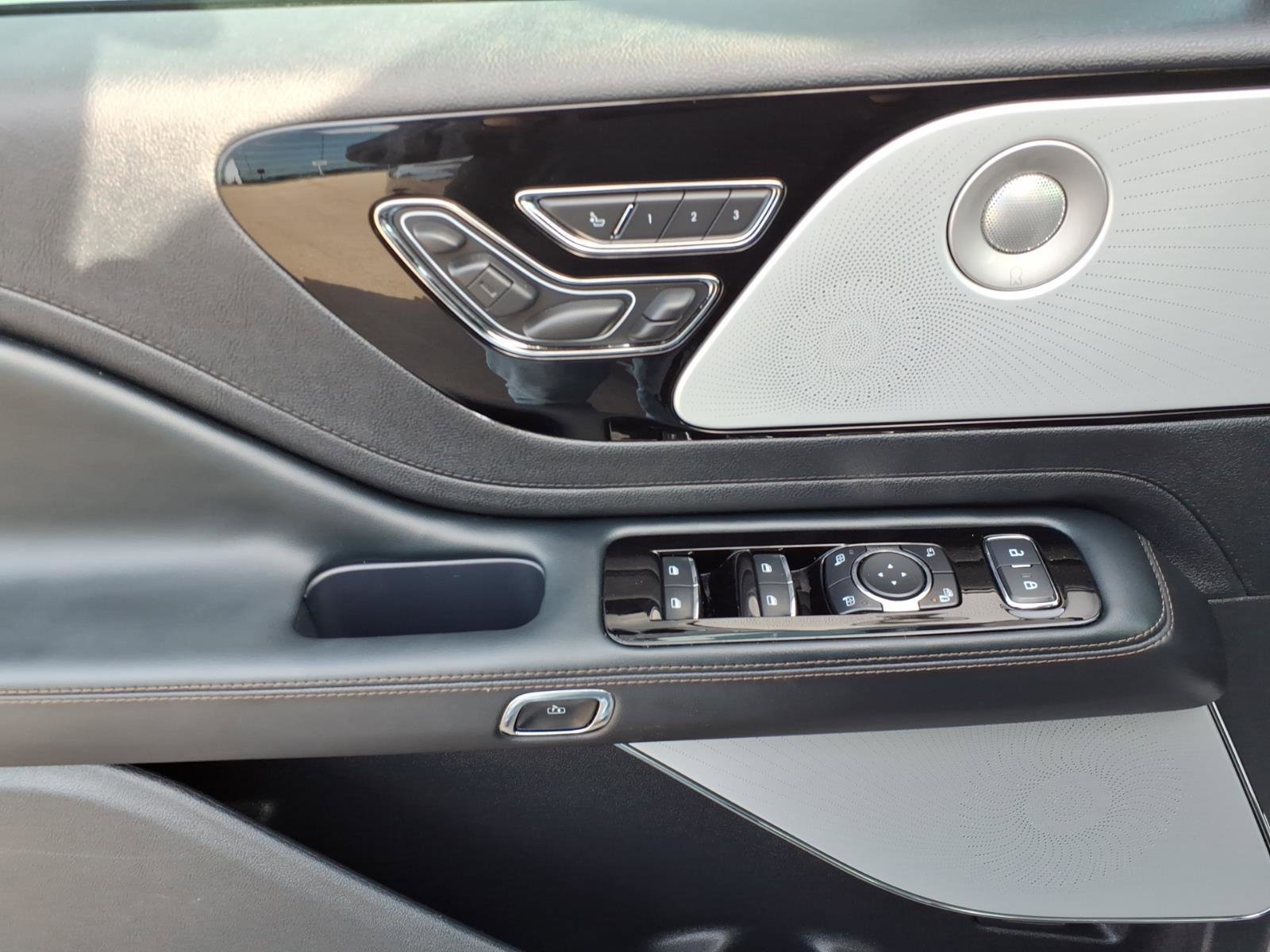 Used 2025 Lincoln Aviator Reserve w/ Equipment Group 201A image 10